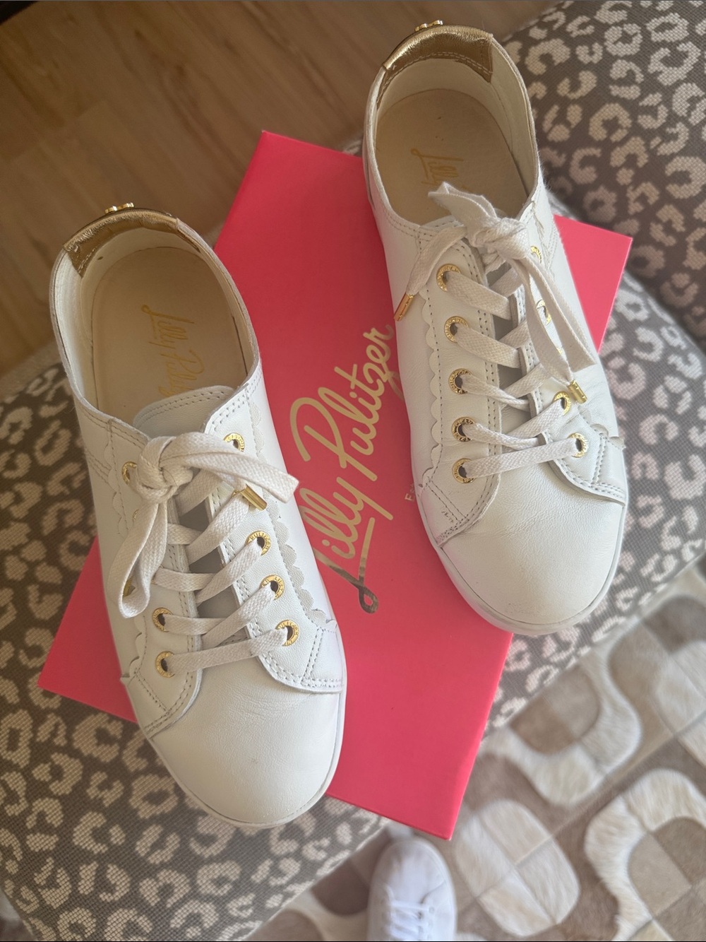 Lilly Pulitzer The Lilly Sneaker Resort White Gold Size 8 – Like New
